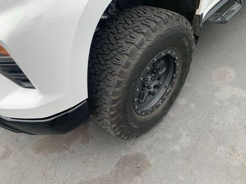 Summit White 2022 Chevrolet Silverado 1500 Custom Trail Boss