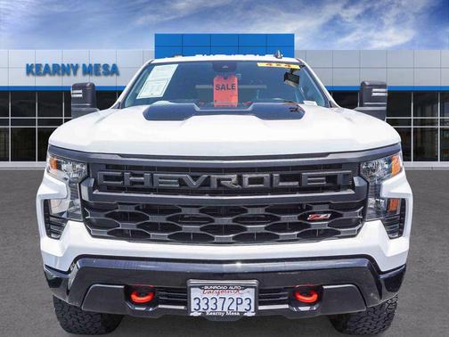 Summit White 2022 Chevrolet Silverado 1500 Custom Trail Boss