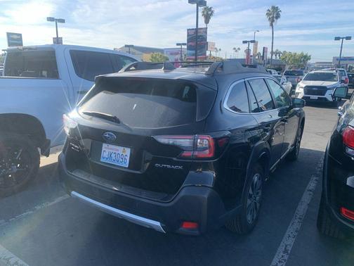 Crystal Black Silica 2024 Subaru Outback Limited