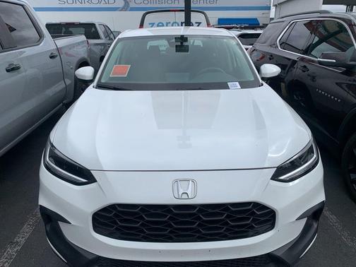 Platinum White Pearl 2024 Honda HR-V LX