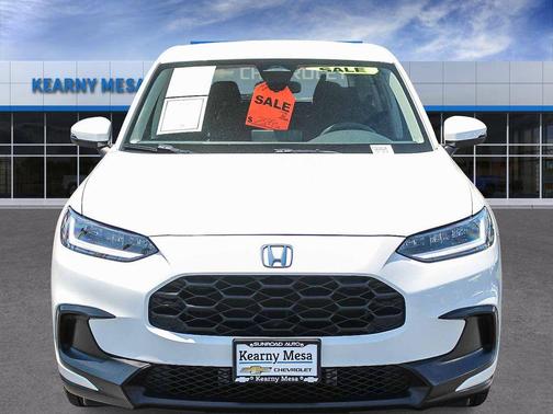 Platinum White Pearl 2024 Honda HR-V LX