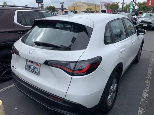 Platinum White Pearl 2024 Honda HR-V LX