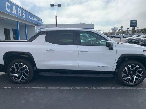 Summit White 2024 Chevrolet Silverado EV First-Edition RST 4WD