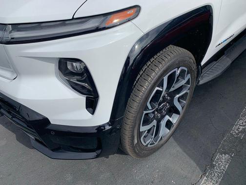 Summit White 2024 Chevrolet Silverado EV First-Edition RST 4WD