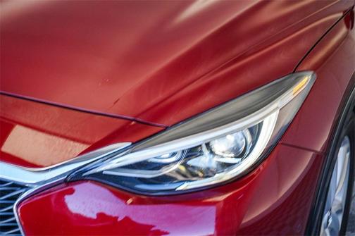 2017 INFINITI QX30 Premium