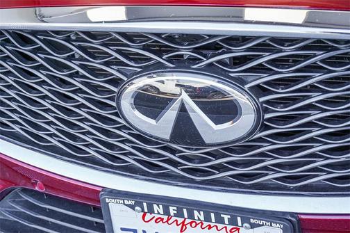 2017 INFINITI QX30 Premium