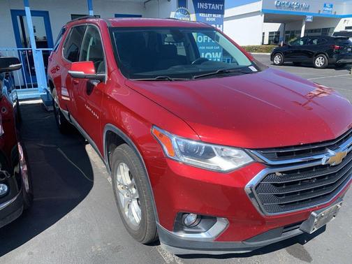 Cajun Red Tintcoat 2021 Chevrolet Traverse LT Cloth