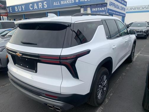 2025 Chevrolet Traverse LT