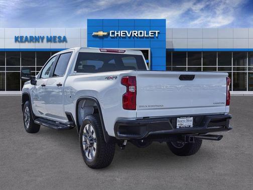 Summit White 2026 Chevrolet Silverado 2500 Custom
