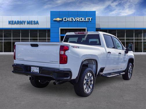 Summit White 2026 Chevrolet Silverado 2500 Custom