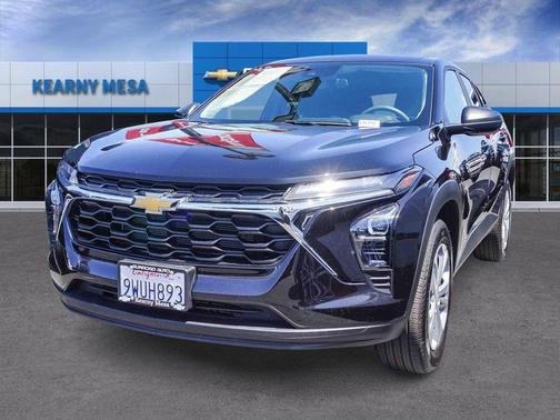 Mosaic Black Metallic 2026 Chevrolet Trax LS