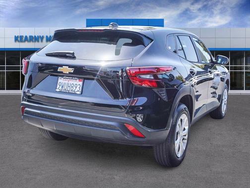 Mosaic Black Metallic 2026 Chevrolet Trax LS