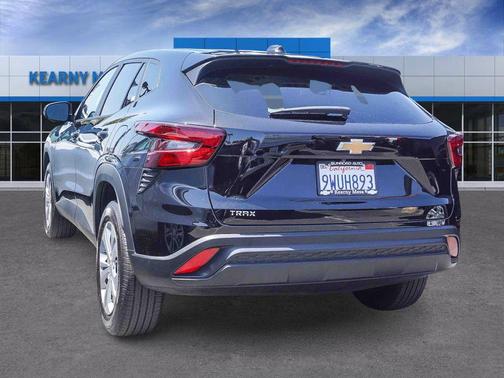Mosaic Black Metallic 2026 Chevrolet Trax LS