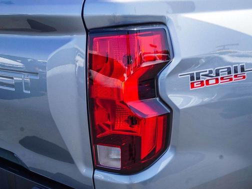 Sterling Gray Metallic 2024 Chevrolet Colorado Trail Boss