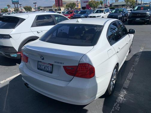 Alpine White 2011 BMW 328 i