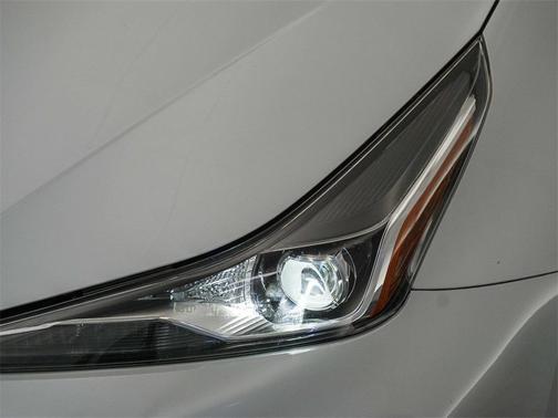 2021 Toyota Prius LE