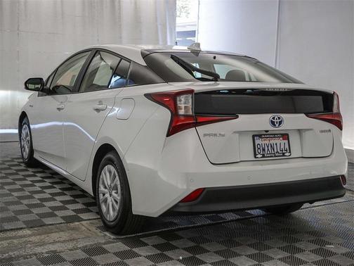 2021 Toyota Prius LE