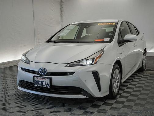 2021 Toyota Prius LE