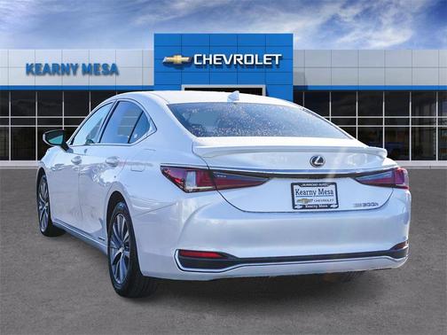 2021 Lexus ES 300h Base