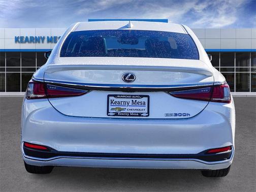 2021 Lexus ES 300h Base