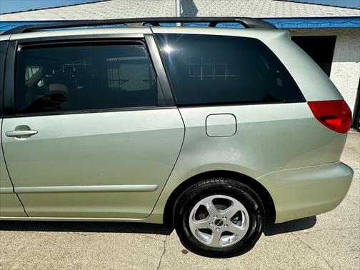2010 Toyota Sienna LE