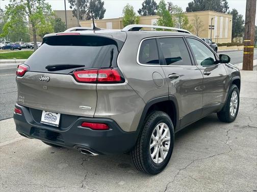 2016 Jeep Cherokee Sport