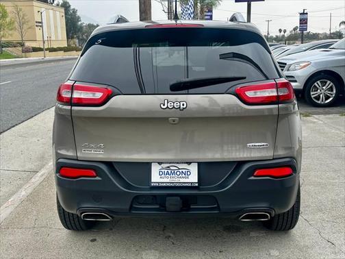 2016 Jeep Cherokee Sport