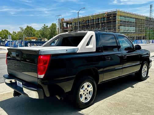 Black 2005 Chevrolet Avalanche 1500 Z66