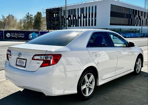 WHITE 2012 Toyota Camry SE