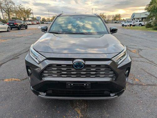 2020 Toyota RAV4 Hybrid SE