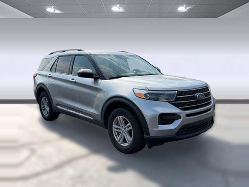 Iconic Silver Metallic 2024 Ford Explorer XLT