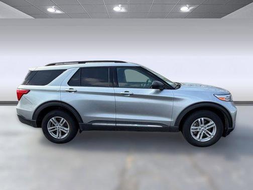 Iconic Silver Metallic 2024 Ford Explorer XLT