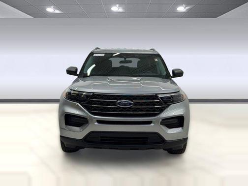 Iconic Silver Metallic 2024 Ford Explorer XLT