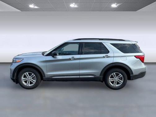 Iconic Silver Metallic 2024 Ford Explorer XLT