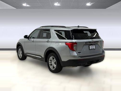 Iconic Silver Metallic 2024 Ford Explorer XLT