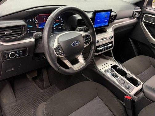 Iconic Silver Metallic 2024 Ford Explorer XLT