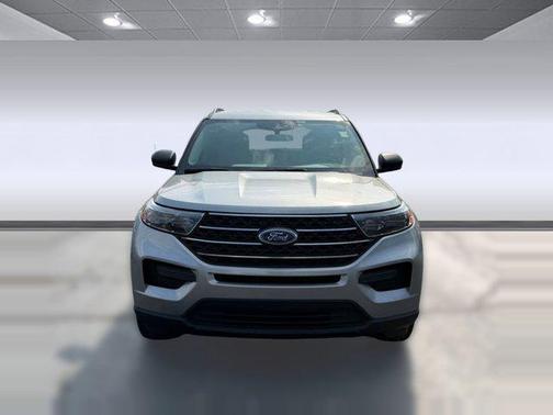Iconic Silver Metallic 2024 Ford Explorer XLT