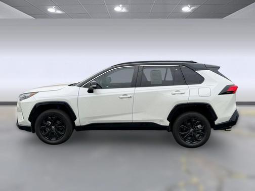 Blizzard Pearl/Midnight Black Metallic 2022 Toyota RAV4 Hybrid SE