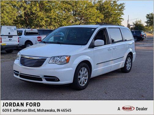 2016 Chrysler Town & Country Touring