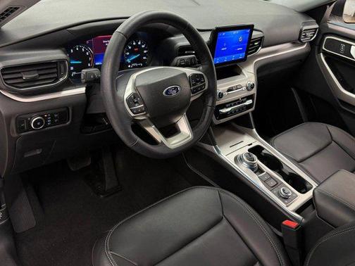 Star White Metallic Tri-Coat 2023 Ford Explorer XLT