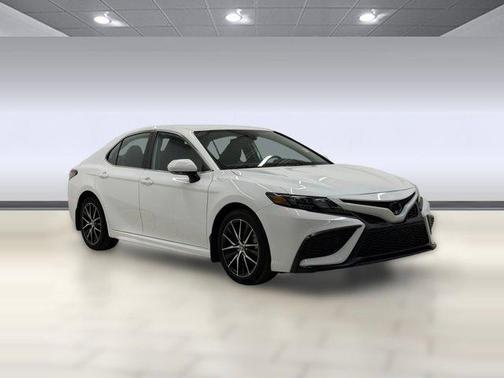 Ice Cap 2023 Toyota Camry SE