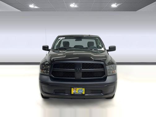 Diamond Black Crystal Pearlcoat 2022 RAM 1500 Tradesman