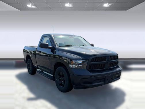 Diamond Black Crystal Pearlcoat 2022 RAM 1500 Tradesman