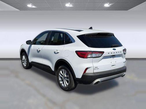 Oxford White 2020 Ford Escape SE