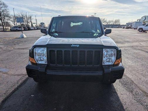 2008 Jeep Commander Sport