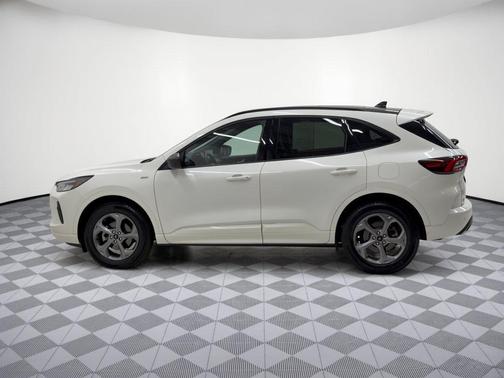 Star White Metallic Tri-Coat 2024 Ford Escape ST-Line
