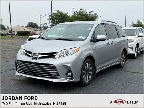 Celestial Silver Metallic 2019 Toyota Sienna XLE Premium