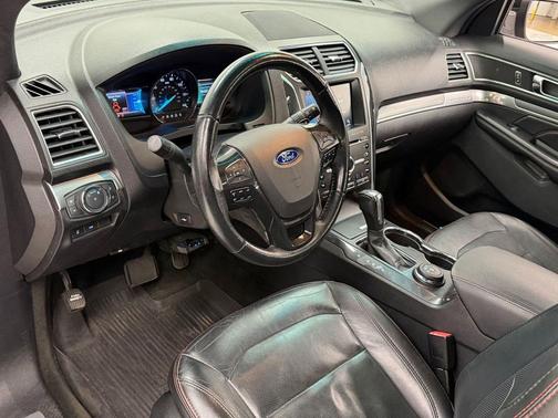 White Platinum Metallic Tri-Coat 2017 Ford Explorer sport