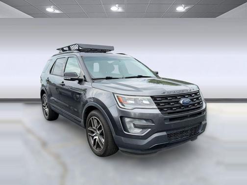 White Platinum Metallic Tri-Coat 2017 Ford Explorer sport
