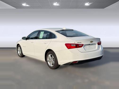 Summit White 2024 Chevrolet Malibu FWD 1LT